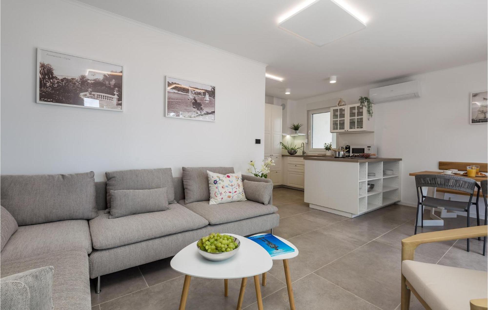 Amazing Apartment In Mali Losinj With Wifi 외부 사진